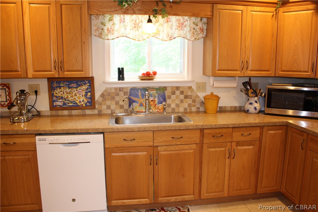 2464 Old Ferry Road Hudgins, VA 23076 - Photo 15 of 48