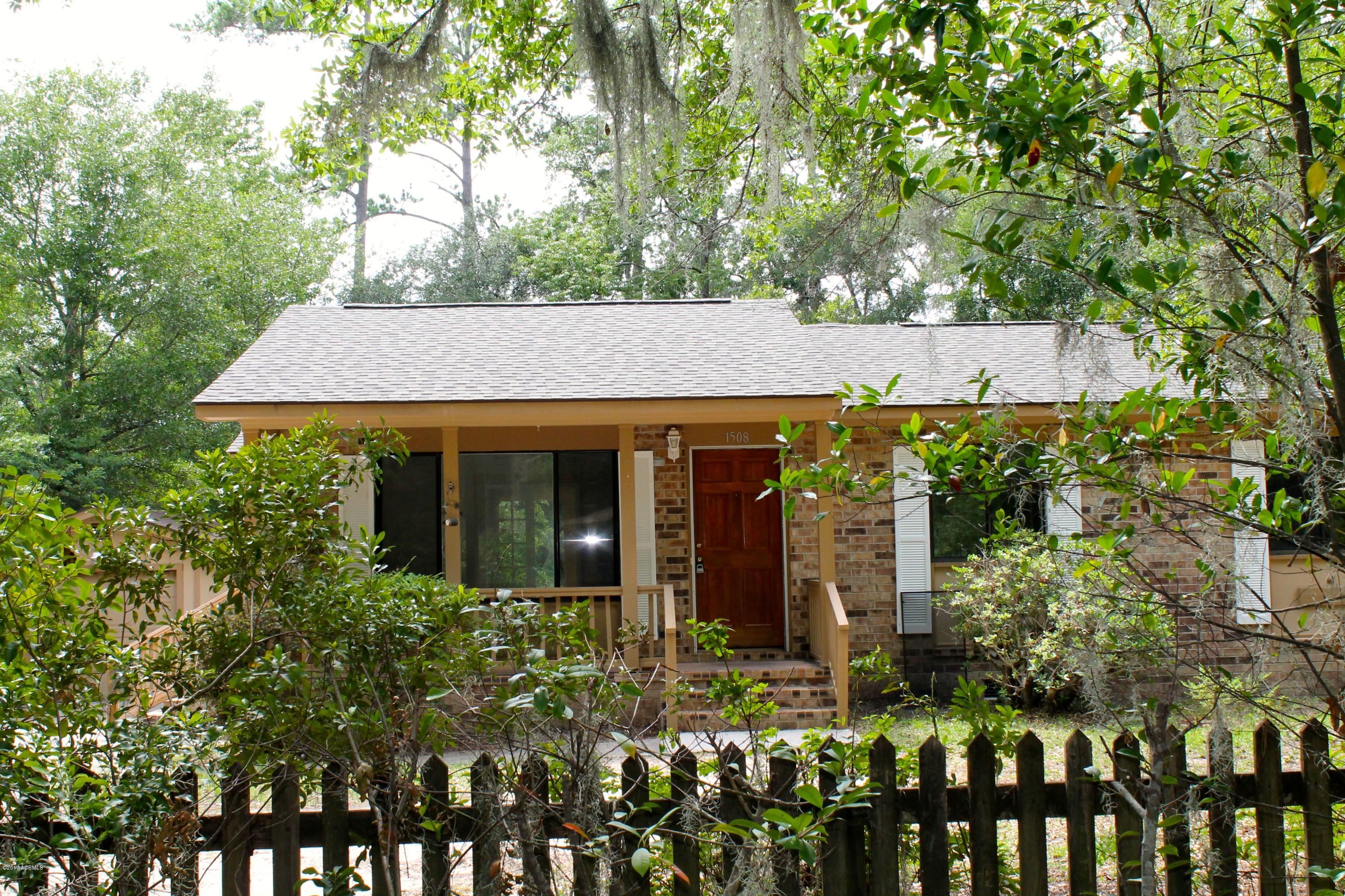 1508 Sycamore Street Beaufort, SC 29902 - Photo 2 of 18 IMG_4878