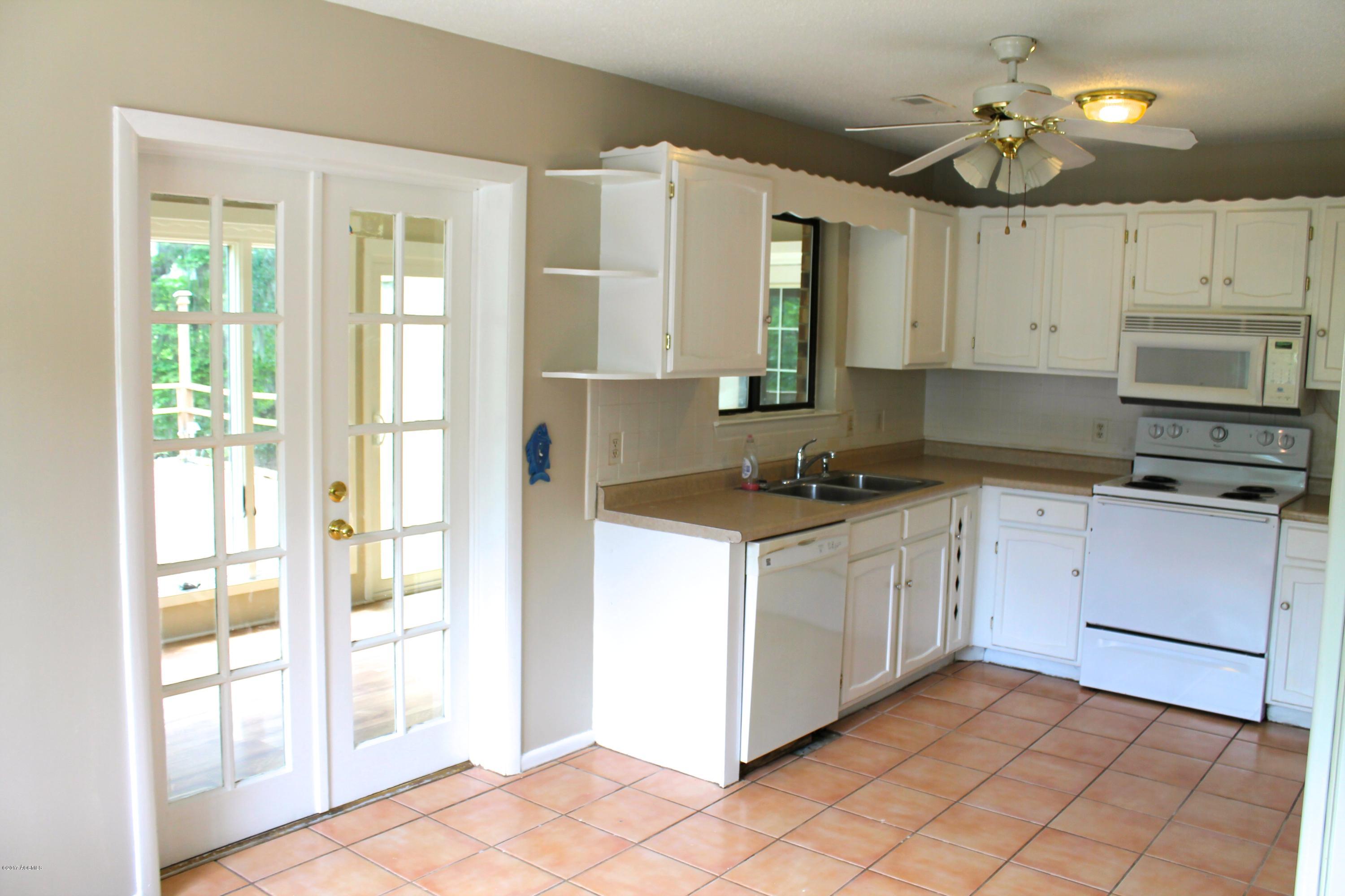 1508 Sycamore Street Beaufort, SC 29902 - Photo 6 of 18 IMG_4869