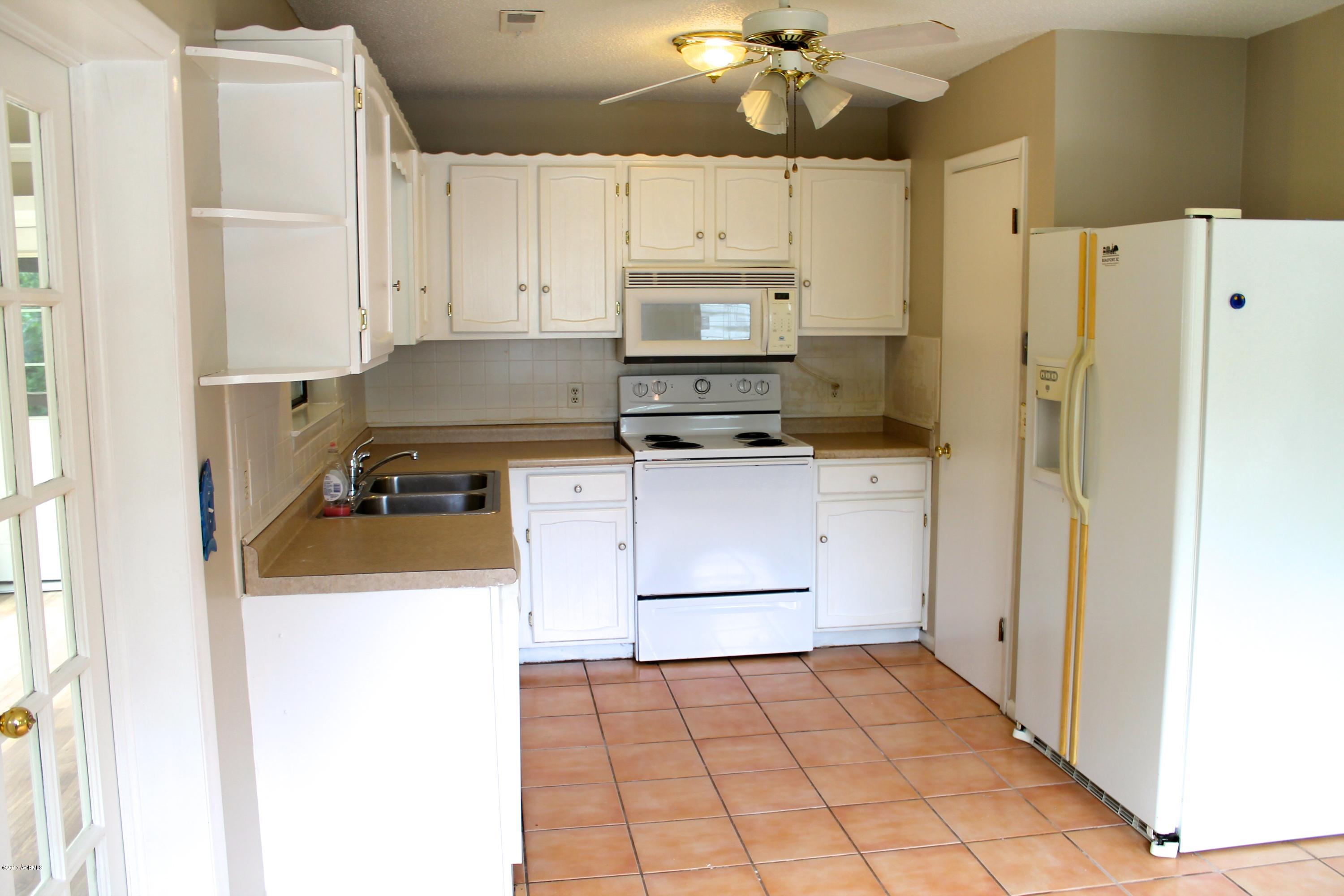 1508 Sycamore Street Beaufort, SC 29902 - Photo 7 of 18 IMG_4870