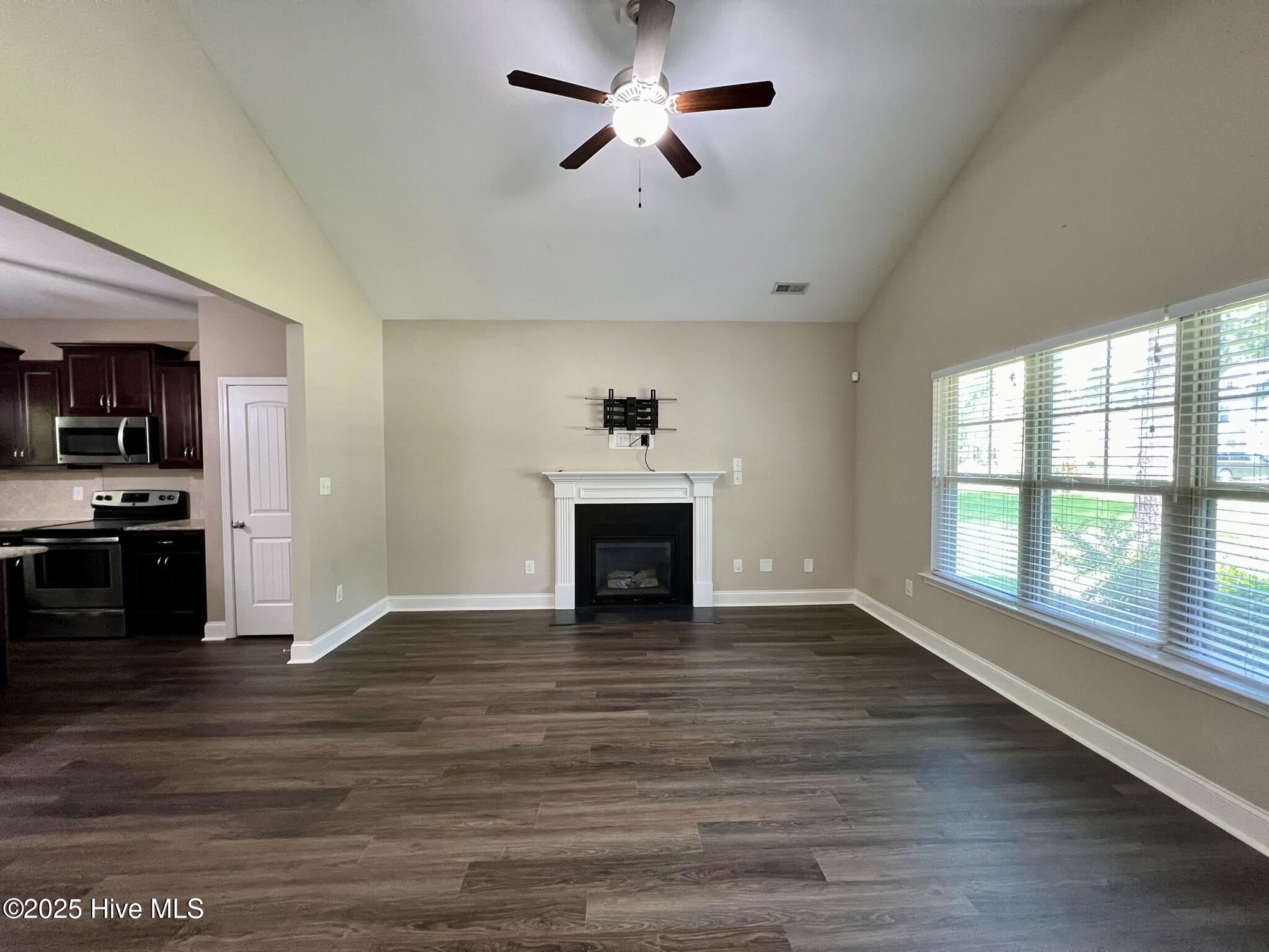 756 Sun Road Aberdeen, NC 28315 - Photo 3 of 25 IMG_4423