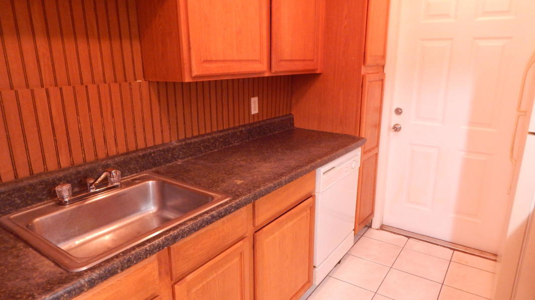 265 Southwest 7th Street, Unit 1 Boca Raton, FL 33432 - Photo 4 of 14 kitchen