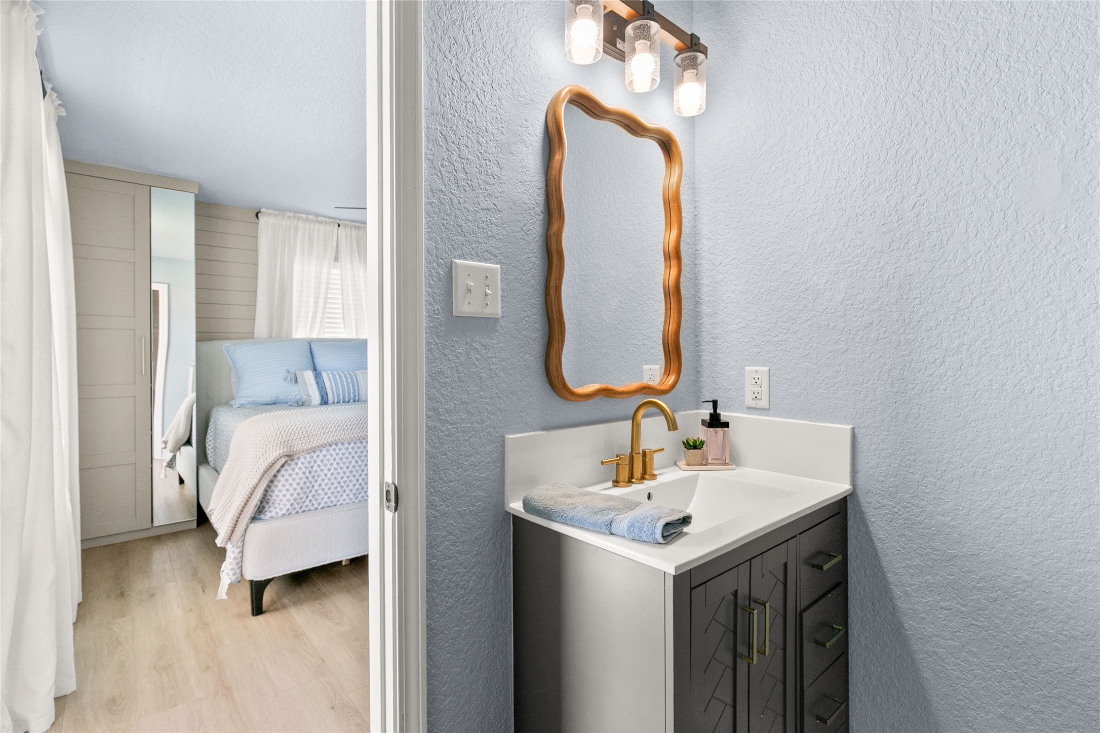 1213 Sargasso Circle Surfside Beach, TX 77541 - Photo 17 of 40 a en suite bathroom with a sink and a mirror