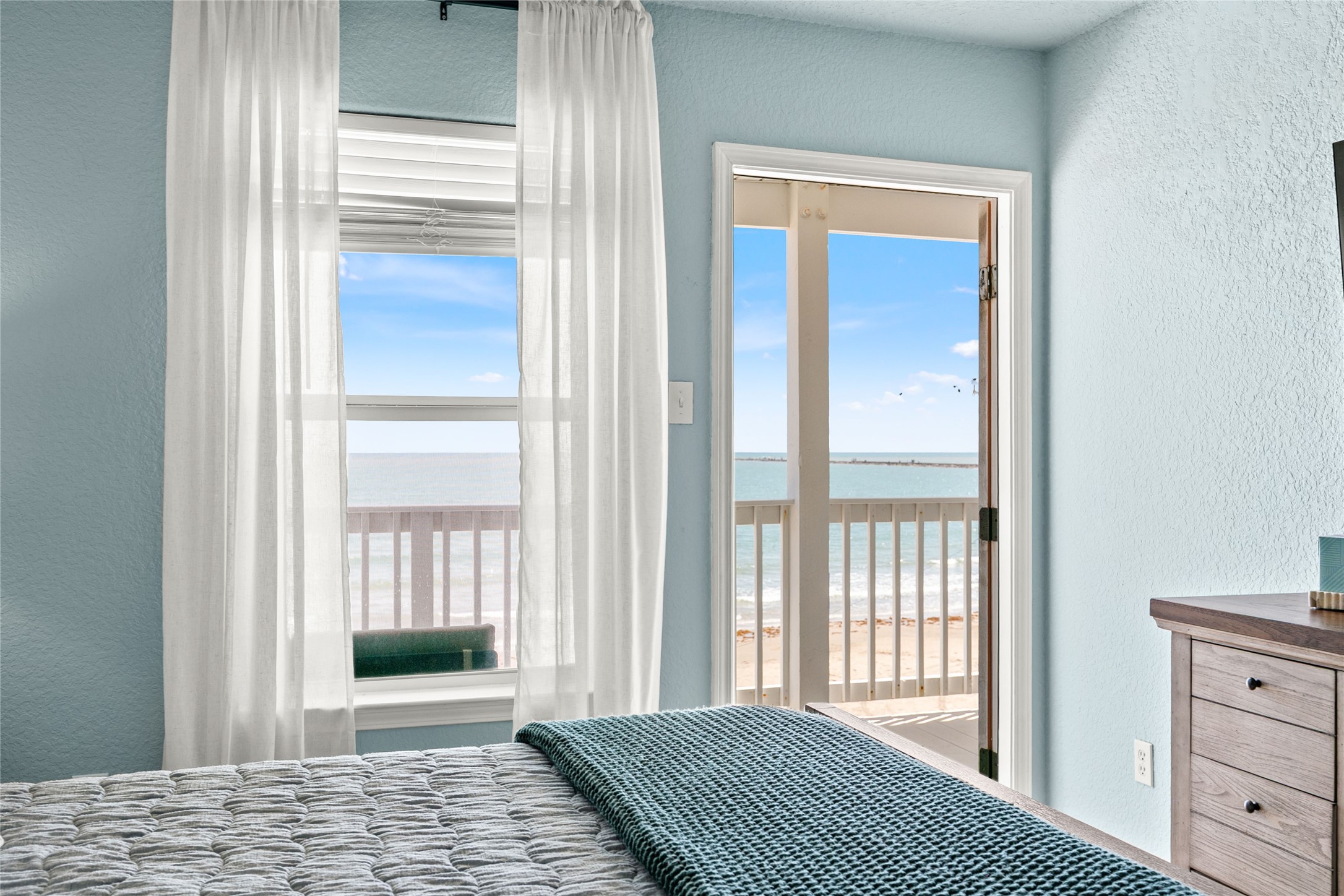 1213 Sargasso Circle Surfside Beach, TX 77541 - Photo 24 of 40 a bedroom with a bed and a window