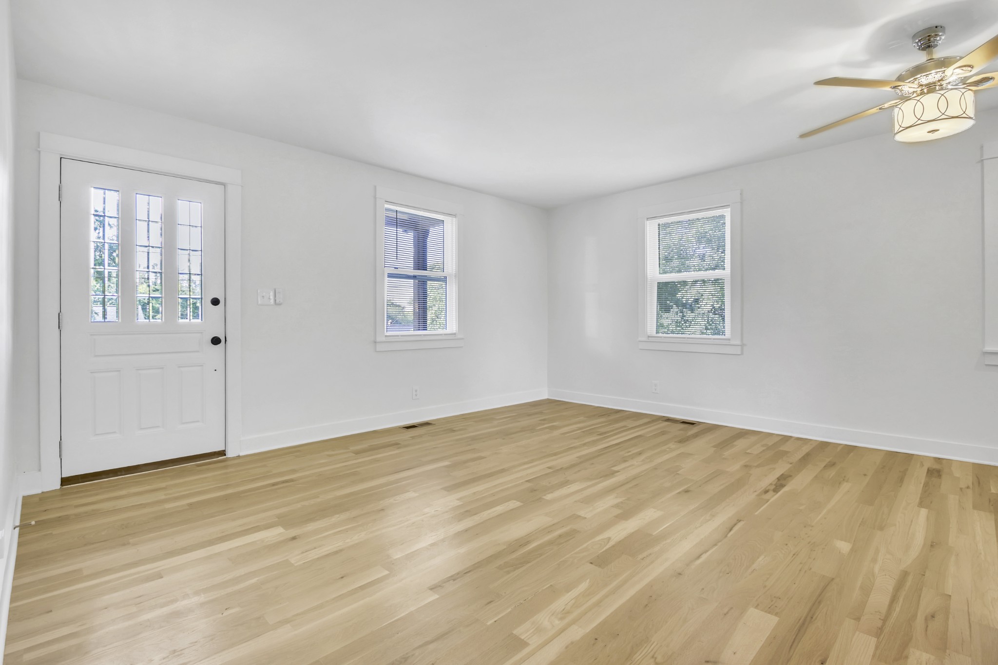 1121 Goldilocks Street Madison, TN 37115 - Photo 10 of 31 a view of an empty room with a window