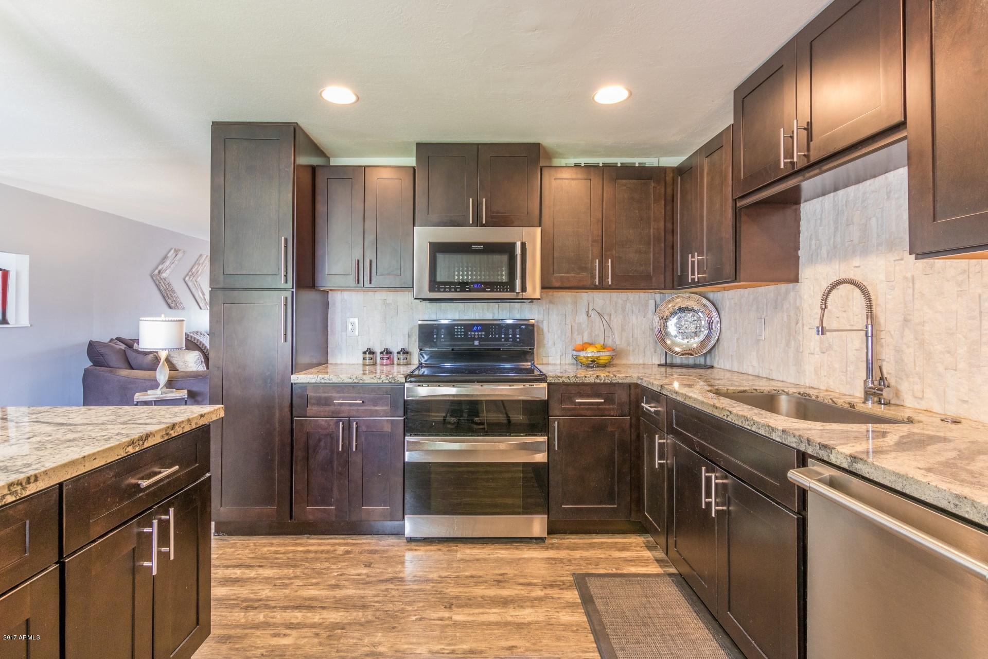 3756 East Pershing Avenue Phoenix, AZ 85032 - Photo 3 of 22 Double Oven, Convection Microwave