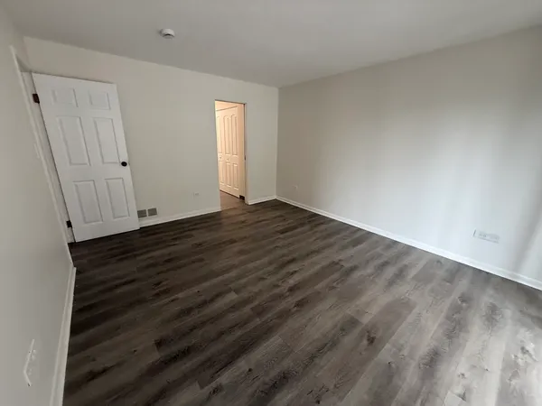 $1,575 | 2310 North Harlem Avenue, Unit 203, Elmwood Park, IL 60707