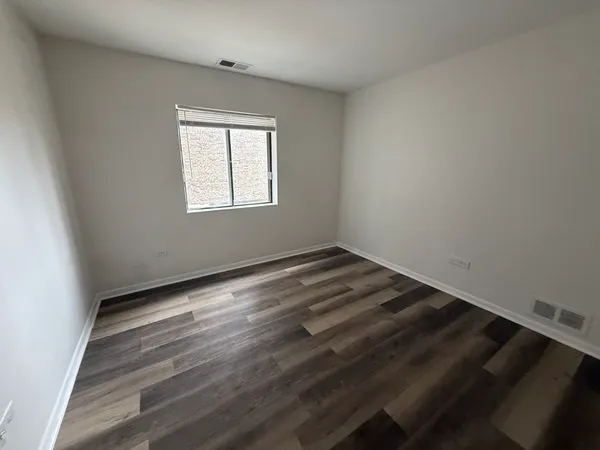 $1,575 | 2310 North Harlem Avenue, Unit 203, Elmwood Park, IL 60707