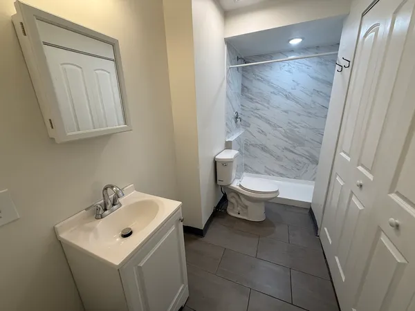 $1,575 | 2310 North Harlem Avenue, Unit 203, Elmwood Park, IL 60707