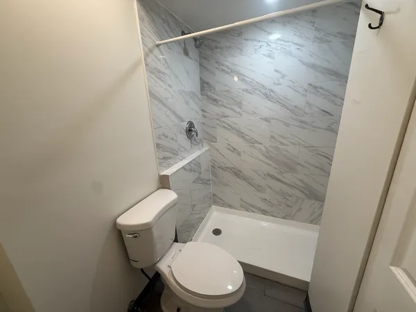 $1,575 | 2310 North Harlem Avenue, Unit 203, Elmwood Park, IL 60707