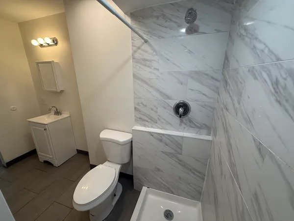 $1,575 | 2310 North Harlem Avenue, Unit 203, Elmwood Park, IL 60707