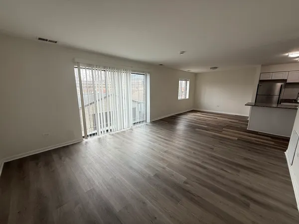 $1,575 | 2310 North Harlem Avenue, Unit 203, Elmwood Park, IL 60707