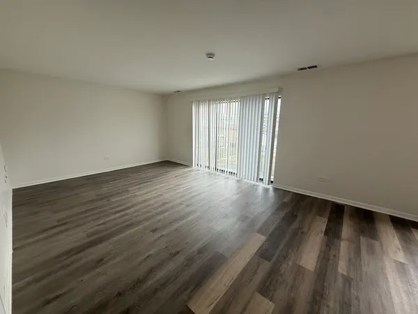 $1,575 | 2310 North Harlem Avenue, Unit 203, Elmwood Park, IL 60707