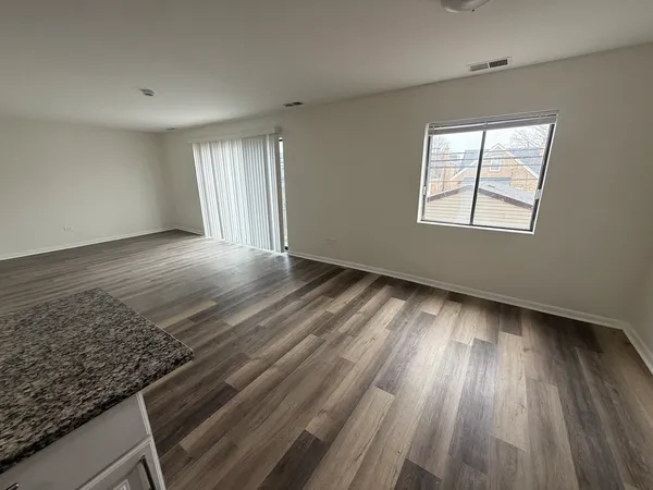 $1,575 | 2310 North Harlem Avenue, Unit 203, Elmwood Park, IL 60707