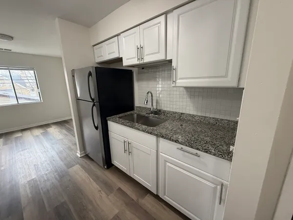 $1,575 | 2310 North Harlem Avenue, Unit 203, Elmwood Park, IL 60707