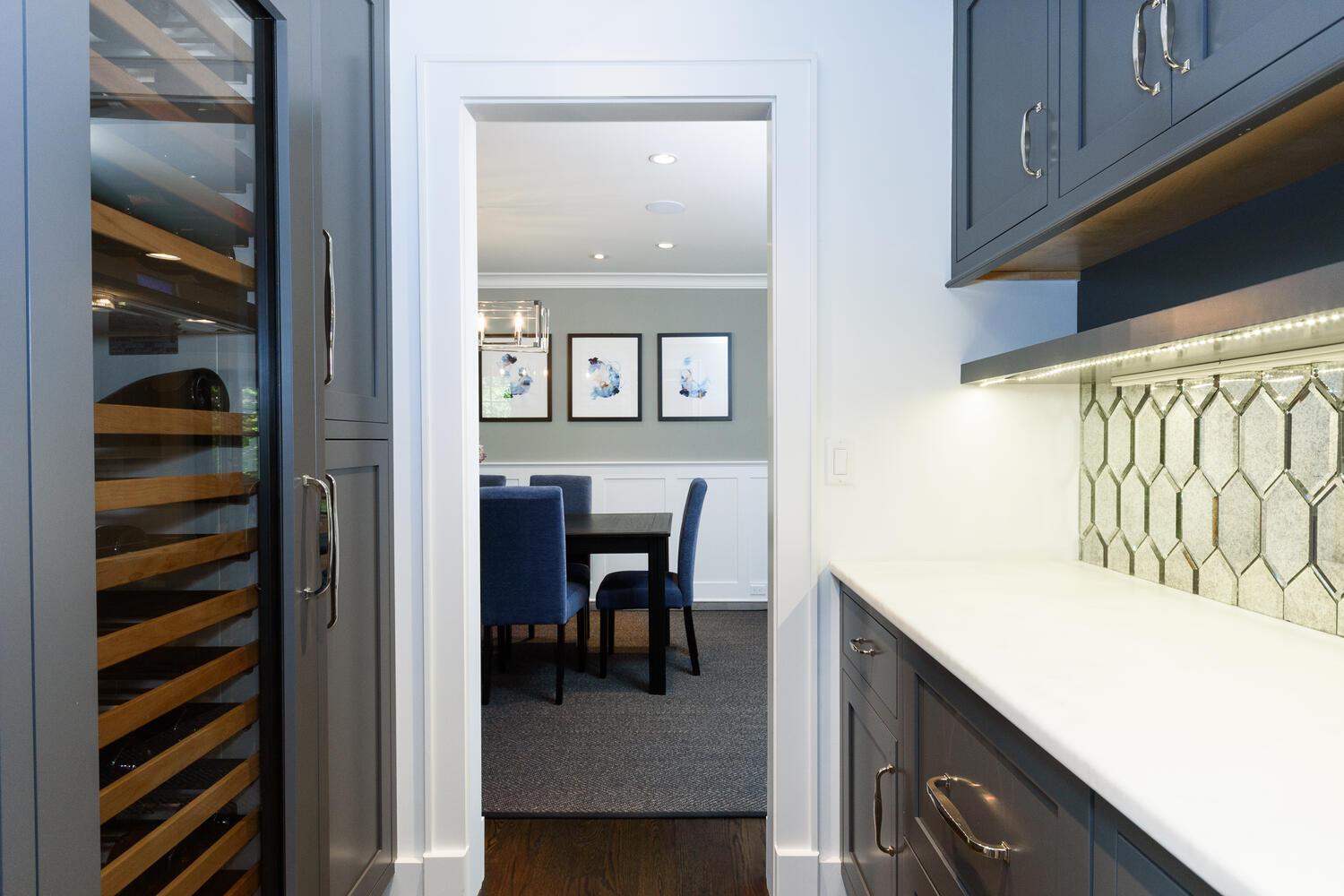 293 Hollow Tree Ridge Road Darien, CT 06820 - Photo 13 of 46 a hallway with a large mirror next to a window