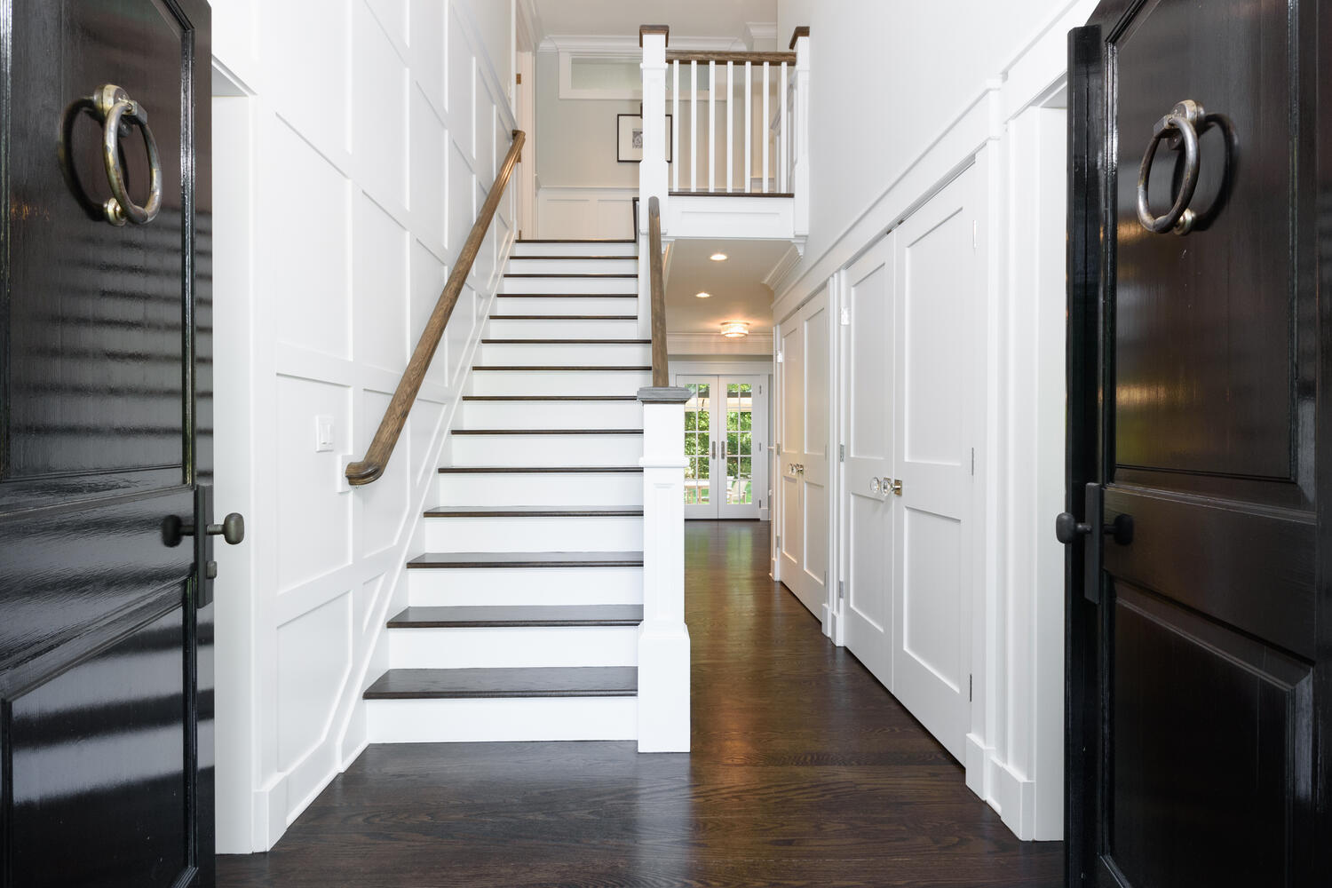 293 Hollow Tree Ridge Road Darien, CT 06820 - Photo 5 of 46 a view of an entryway
