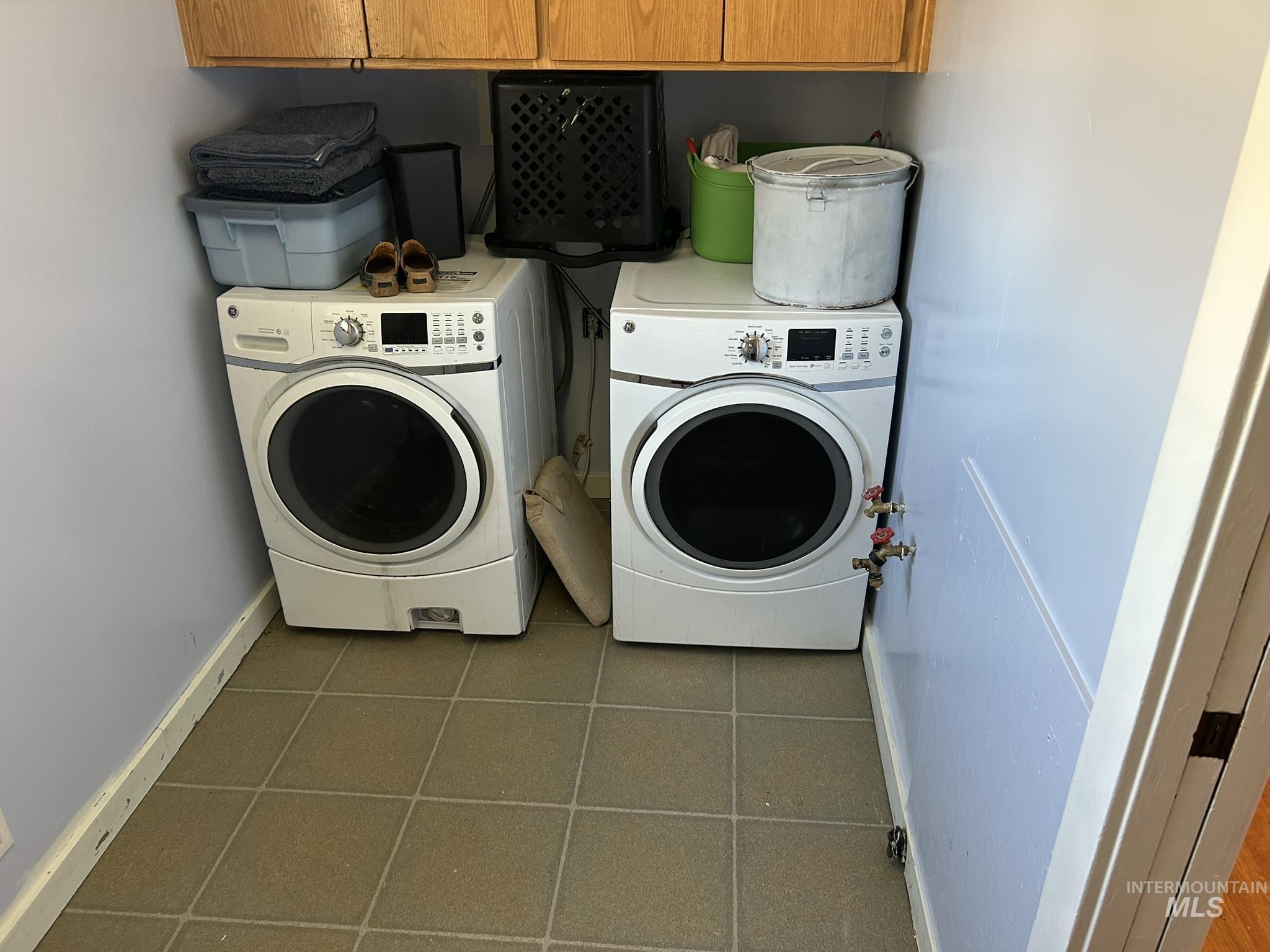 3837 16th Street Lewiston, ID 83501 - Photo 19 of 42 Laundry area featuring cabinet space, dark tile patterned floors, and washer and dryer
