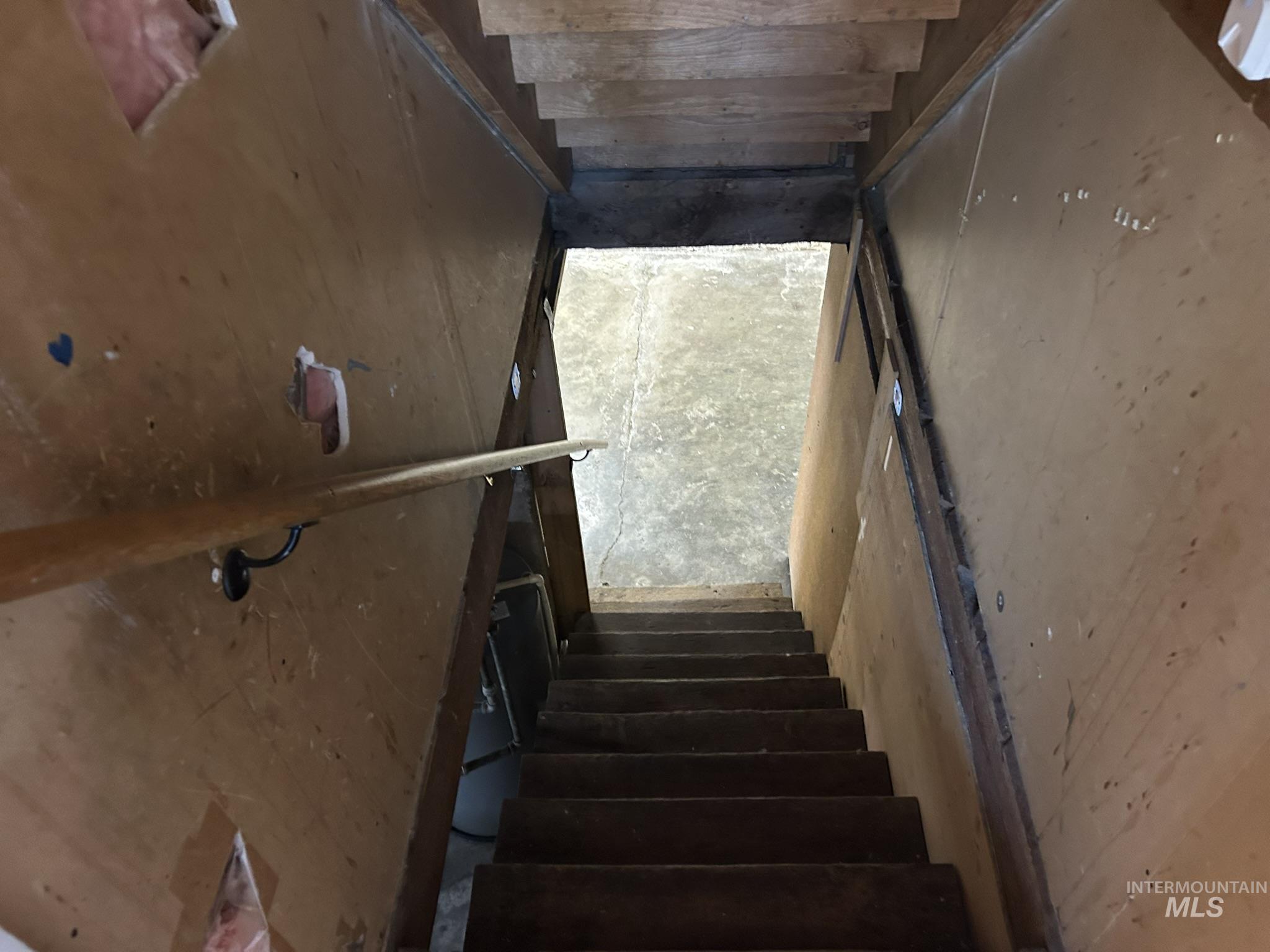3837 16th Street Lewiston, ID 83501 - Photo 21 of 42 View of stairway