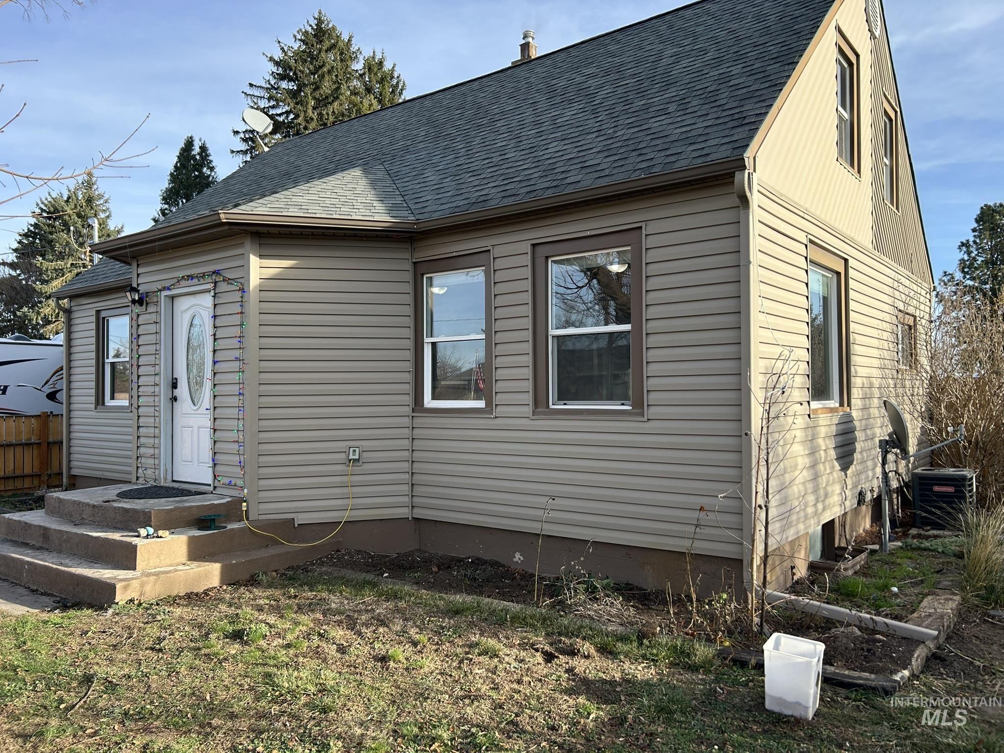 3837 16th Street Lewiston, ID 83501 - Photo 3 of 42 View of front facade with roof with shingles