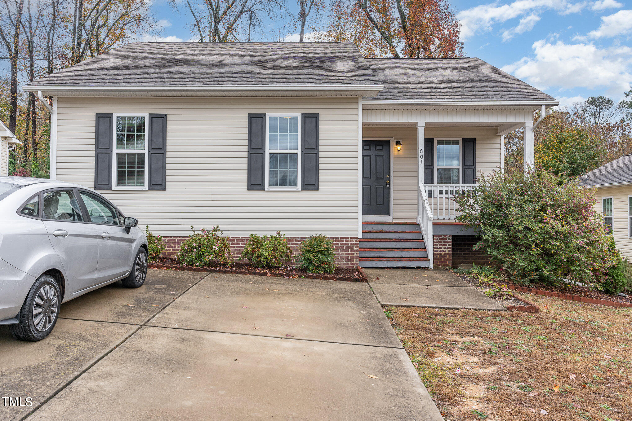 607 2nd Street Apex, NC 27502 - Photo 3 of 16 a house view
