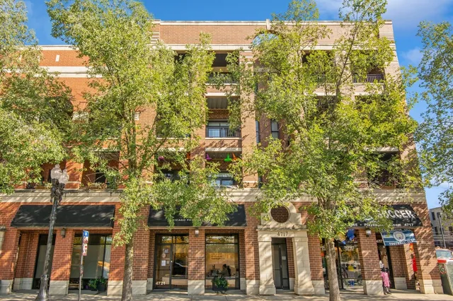 $585,000 | 4717 North Clark Street, Unit 2S, Chicago, IL 60640