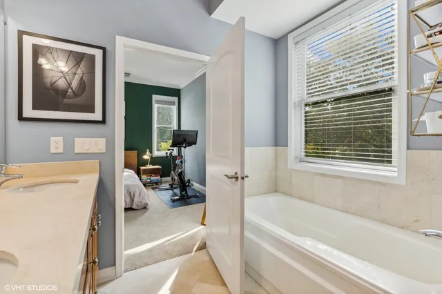 $585,000 | 4717 North Clark Street, Unit 2S, Chicago, IL 60640