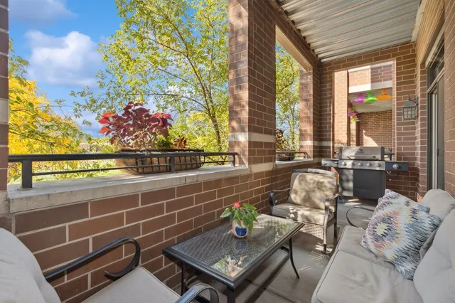 $585,000 | 4717 North Clark Street, Unit 2S, Chicago, IL 60640