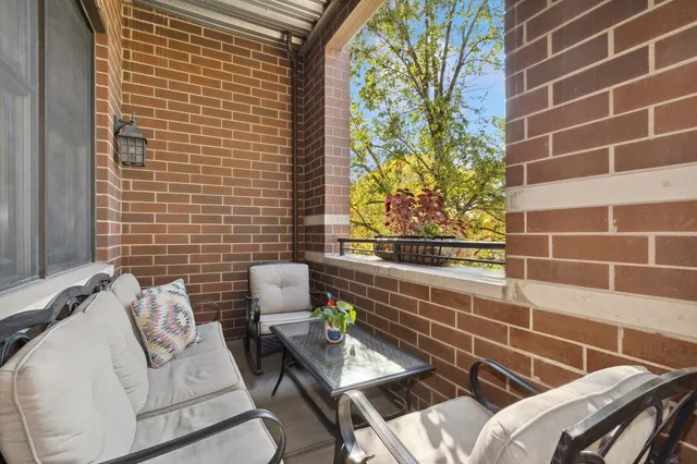 $585,000 | 4717 North Clark Street, Unit 2S, Chicago, IL 60640