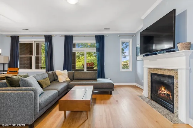 $585,000 | 4717 North Clark Street, Unit 2S, Chicago, IL 60640