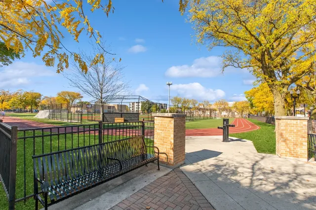 $585,000 | 4717 North Clark Street, Unit 2S, Chicago, IL 60640