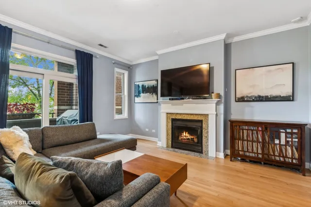 $585,000 | 4717 North Clark Street, Unit 2S, Chicago, IL 60640