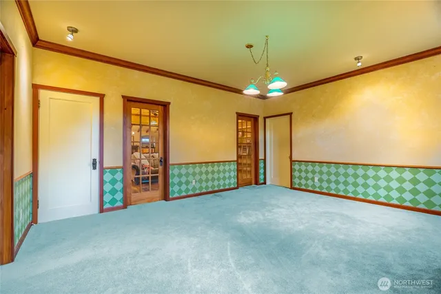 a view of an entryway with a livingroom