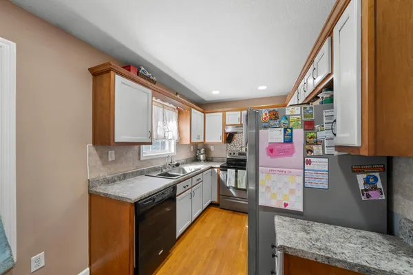 a kitchen that has a lot of cabinets in it