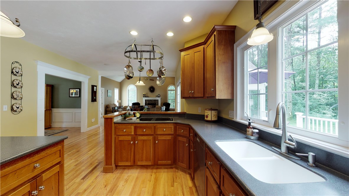 5 Riverbend Road Upton, MA 01568 - Photo 3 of 40 Gallery Image 3