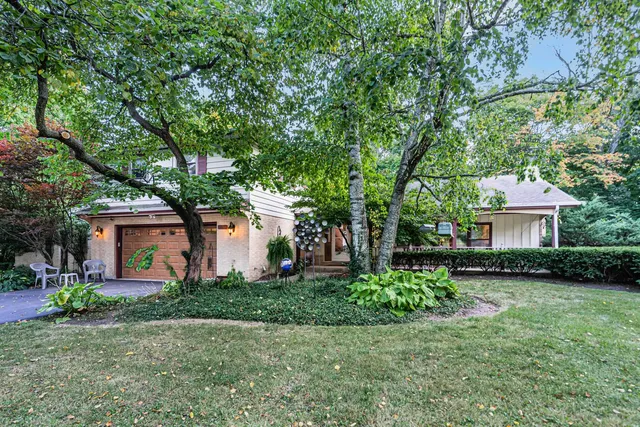 $525,000 | 32381 North Forest Drive, Grayslake, IL 60030