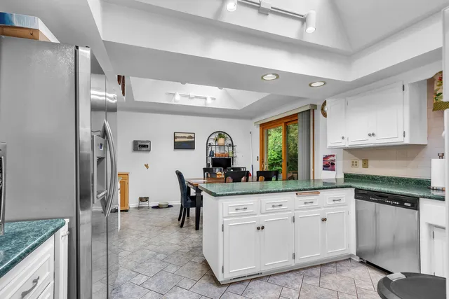 $525,000 | 32381 North Forest Drive, Grayslake, IL 60030