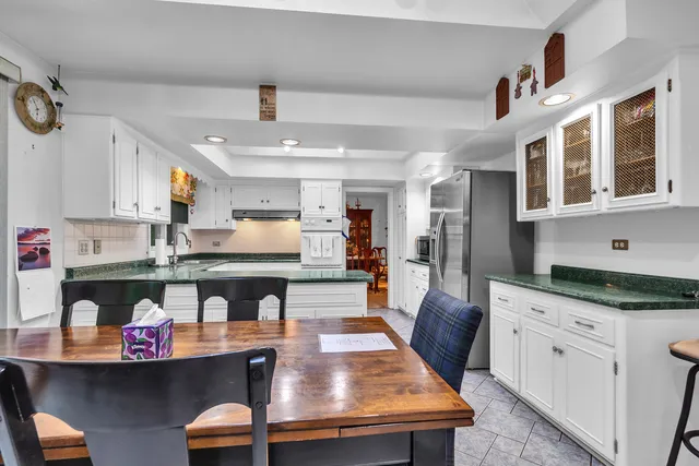 $525,000 | 32381 North Forest Drive, Grayslake, IL 60030