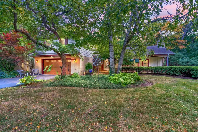 $525,000 | 32381 North Forest Drive, Grayslake, IL 60030