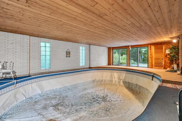 $525,000 | 32381 North Forest Drive, Grayslake, IL 60030