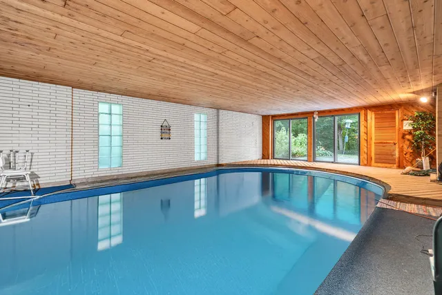 $525,000 | 32381 North Forest Drive, Grayslake, IL 60030