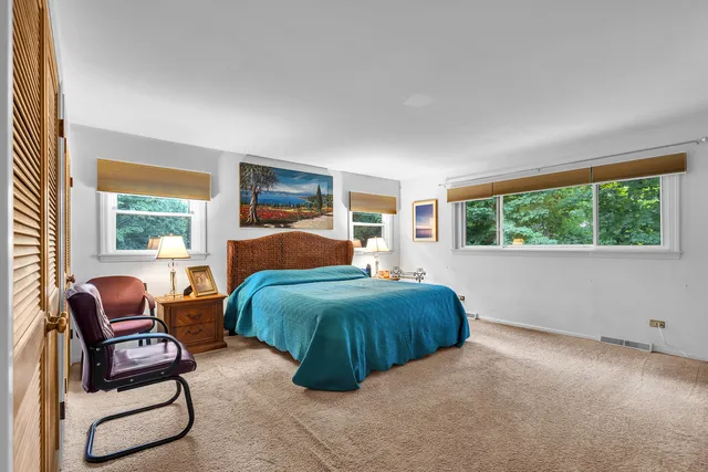 $525,000 | 32381 North Forest Drive, Grayslake, IL 60030