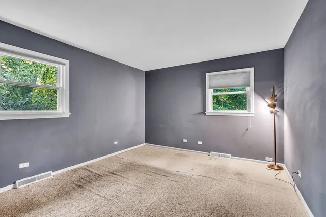 $525,000 | 32381 North Forest Drive, Grayslake, IL 60030