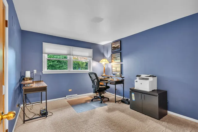 $525,000 | 32381 North Forest Drive, Grayslake, IL 60030