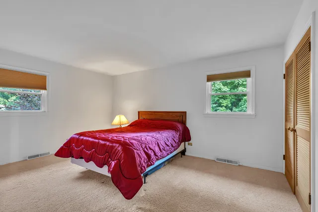 $525,000 | 32381 North Forest Drive, Grayslake, IL 60030