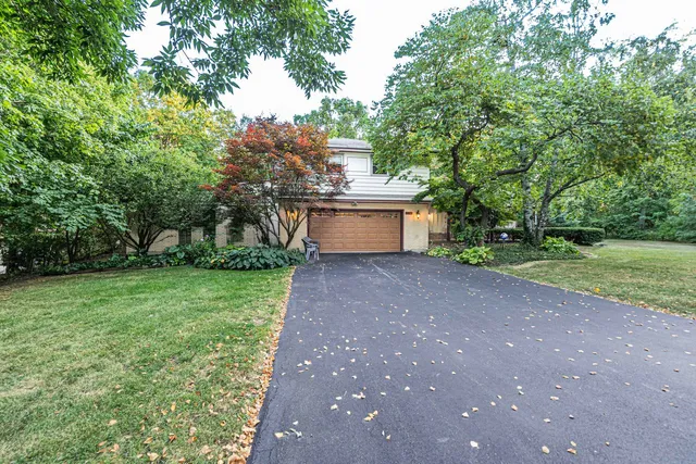 $525,000 | 32381 North Forest Drive, Grayslake, IL 60030