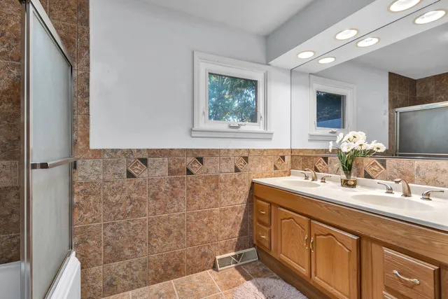 $525,000 | 32381 North Forest Drive, Grayslake, IL 60030