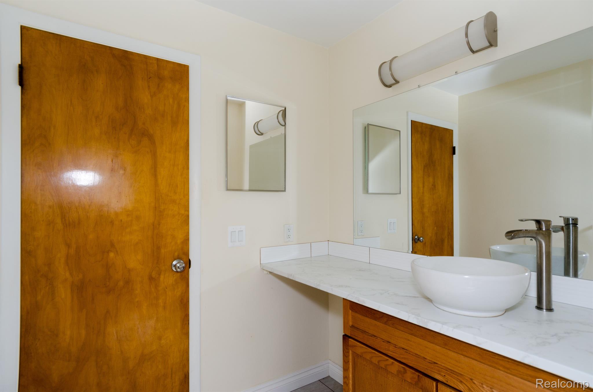 5335 Wayne Road White Lake, MI 48383 - Photo 16 of 29 5335 Wayne Rd - Bathroom.