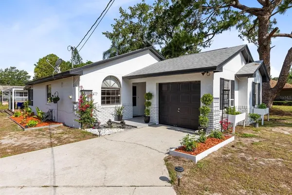 $1,900 | 106 Edgewater Drive, St. Cloud, FL 34769