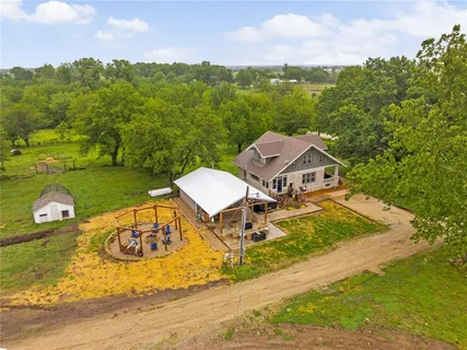 $725,000 | 33253 Cedar Niles Road, Poala, KS 66071